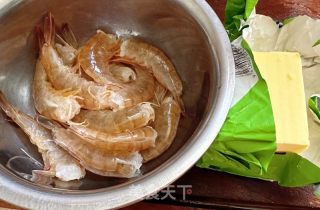蒜香黄油虾的做法步骤：1