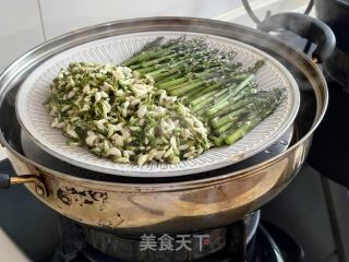 蒸芦笋槐花的做法步骤：8
