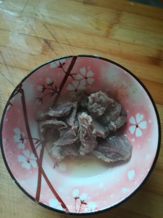 双耳炒羊肉的做法步骤：3