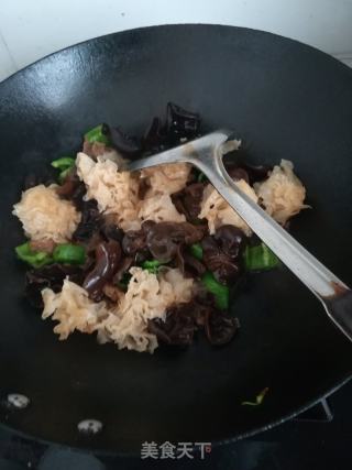 双耳炒羊肉的做法步骤：5