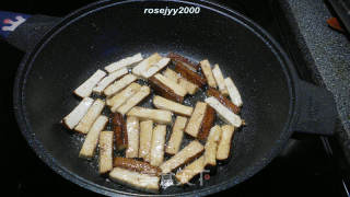 咸肉豆干炒豇豆的做法步骤：3