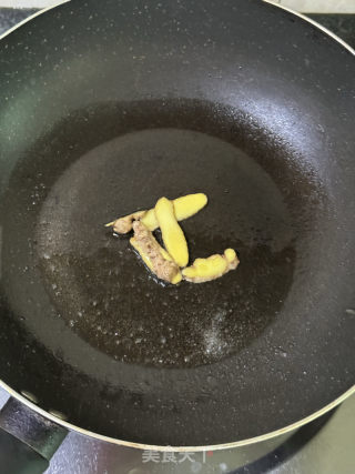 胡萝卜玉米排骨焖饭的做法步骤：2