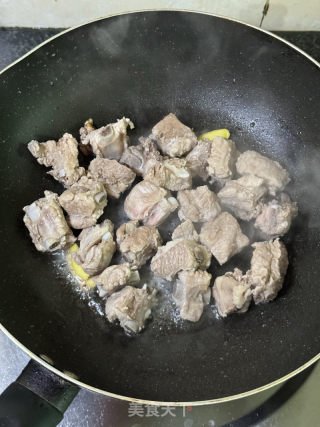 胡萝卜玉米排骨焖饭的做法步骤：3