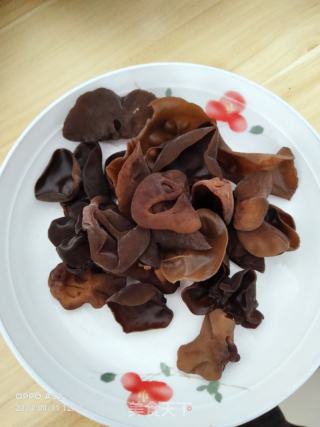 笋子木耳炒牛肉的做法步骤：4