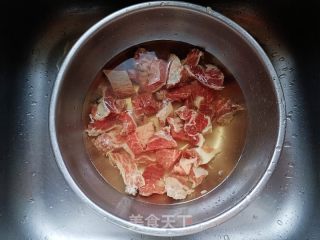 五香牛肉面的做法步骤：1
