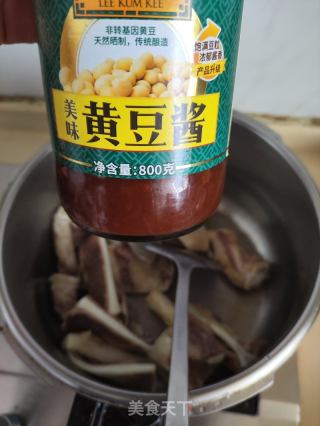 红焖牛软骨的做法步骤：3