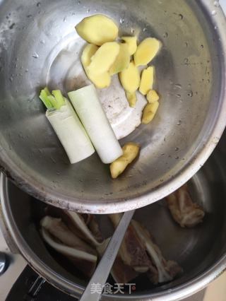 红焖牛软骨的做法步骤：4