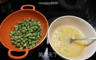 豇豆炒鸡蛋的做法步骤：1