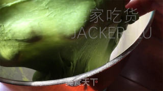 抹茶豆沙奶酪小餐包，口感超好、一次成功，非常适合新手练手的面包。的做法步骤：5