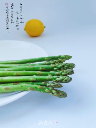 蒜香芦笋虾仁的做法步骤：2