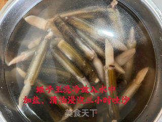 葱姜炒蛏子的做法步骤：1
