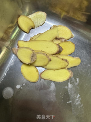花甲焖鲈鱼的做法步骤：2