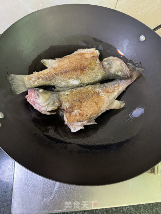 花甲焖鲈鱼的做法步骤：7