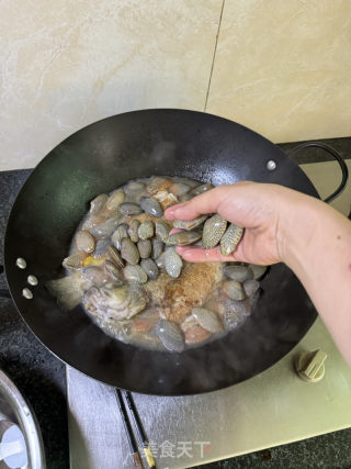 花甲焖鲈鱼的做法步骤：11