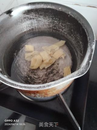 虾皮紫菜汤的做法步骤：1