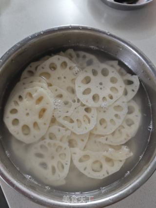 凉拌藕片的做法步骤：1