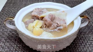 莲子鱼胶炖排骨的做法
