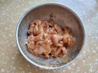 西葫芦蚕豆炒肉片的做法步骤：1