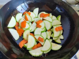 西葫芦蚕豆炒肉片的做法步骤：6