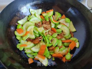西葫芦蚕豆炒肉片的做法步骤：8