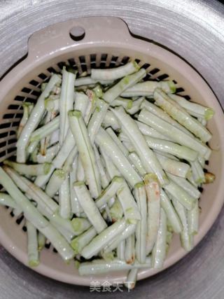 白豆角炒茄子的做法步骤：3