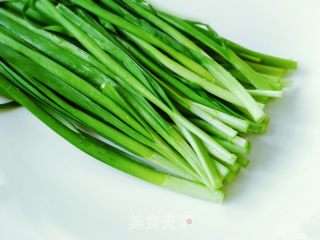 豆芽炒韭菜的做法步骤：2