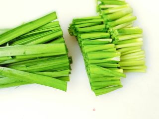 豆芽炒韭菜的做法步骤：3