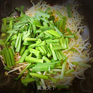 豆芽炒韭菜的做法步骤：6