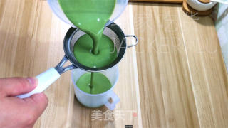 抹茶奶冻毛巾卷，清新抹茶、丝滑奶冻、甜蜜奶油，给人带来别样的舌尖享受。的做法步骤：11