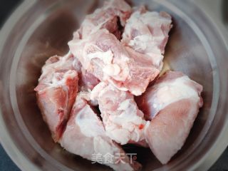 酱大骨头的做法步骤：2