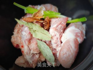 酱大骨头的做法步骤：3