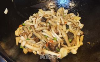 海参炒杂菇的做法步骤：7