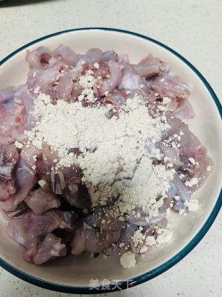 泡椒牛蛙的做法步骤：4