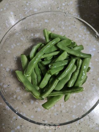 豆角焖面的做法步骤：1