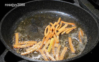 虾酱豆腐条的做法步骤：3