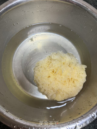 黑糖银耳西米的做法步骤：1