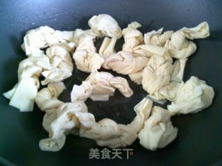 大头菜丝烧百叶结的做法步骤：4