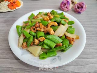 甜豆腰果炒鸡丁的做法步骤：8