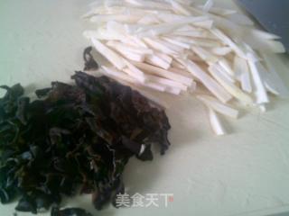 黑木耳茭白素炒芹菜的做法步骤：4