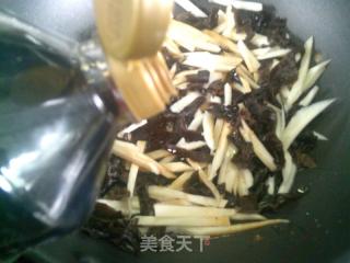 黑木耳茭白素炒芹菜的做法步骤：6