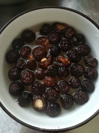 三鲜味的菜盒子的做法步骤：1