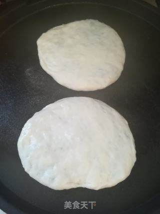 胡萝卜香葱煎饼的做法步骤：8