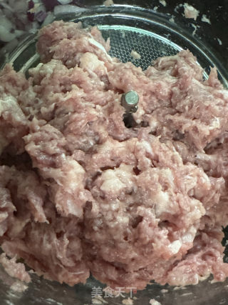 洋葱肉饼的做法步骤：2