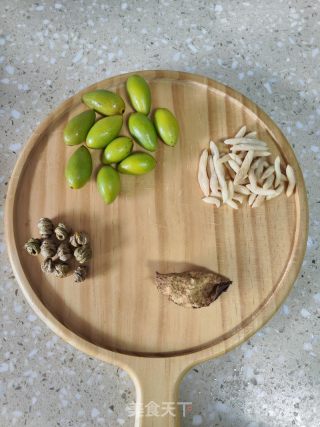 青榄石斛猪心汤的做法步骤：2