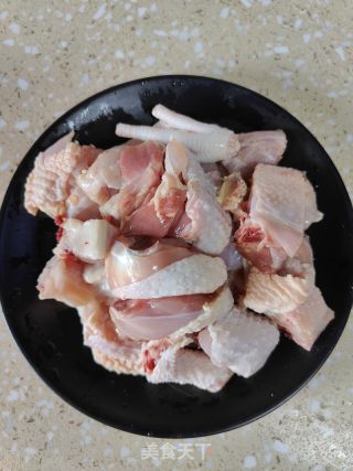 金针菇鸡煲的做法步骤：2