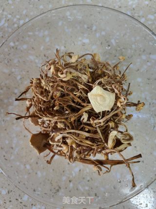 金针菇鸡煲的做法步骤：5