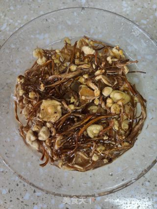 金针菇鸡煲的做法步骤：6