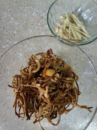 金针菇鸡煲的做法步骤：7