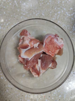 筒骨蒸肥肠的做法步骤：2