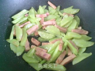 午餐肉炒莴笋的做法步骤：7